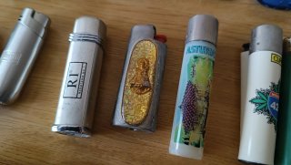 Raccolta di accendini vintage per collezionisti