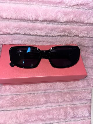 Gafas de sol Miu Miu negras