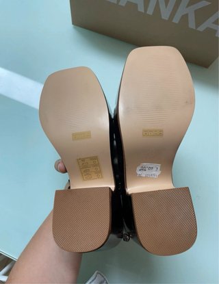 Sandalias marrones doradas con cordones