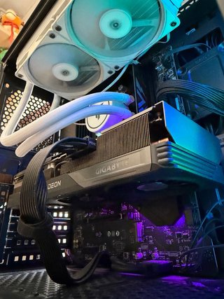 PC GAMING Ryzen 7 RX 7600XT 16GB 2TB SSD 32GB RAM