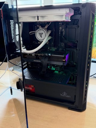 PC GAMING Ryzen 7 RX 7600XT 16GB 2TB SSD 32GB RAM