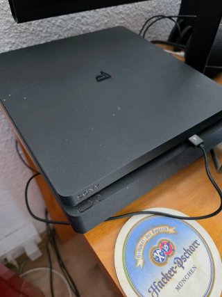PS4 (PlayStation 4) Negra + 2 Mandos + 6 Juegos
