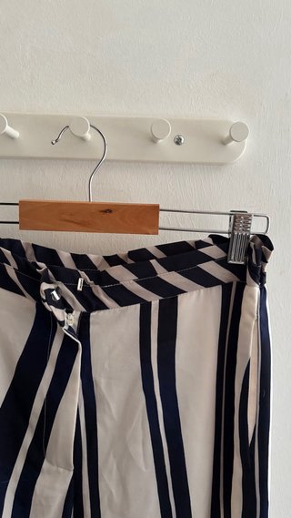Pantalón rayas cintura alta beige y azul satinado