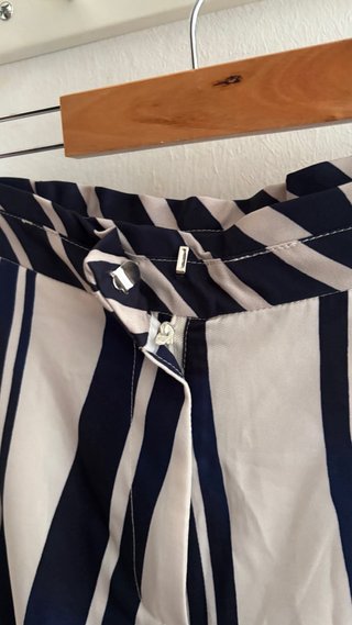 Pantalón rayas cintura alta beige y azul satinado