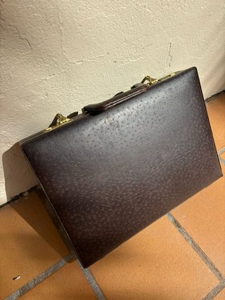 Maletín vintage negro con candado