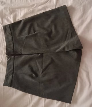 Falda pantalón gris con botones