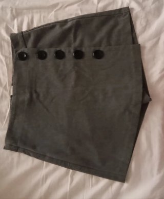 Falda pantalón gris con botones