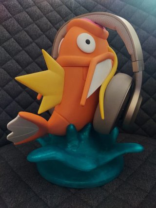 Suporte para Fones Magikarp Laranja Dourado