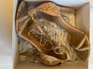 Sandalias Guess Tacón Beige/Oro Talla 40