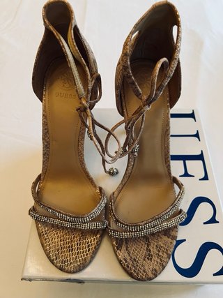 Sandalias Guess Tacón Beige/Oro Talla 40
