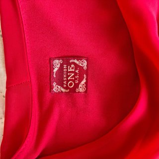 Blusa roja elegante