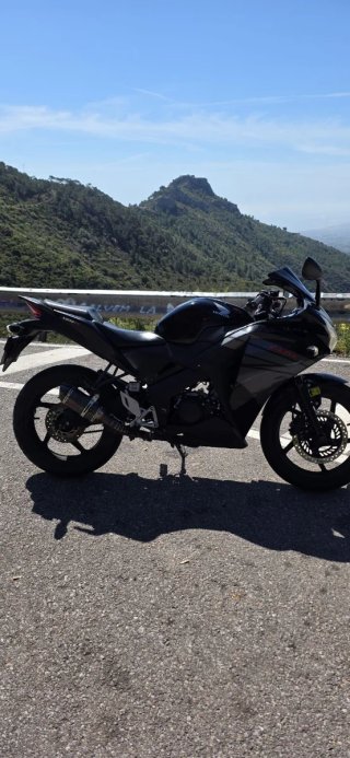 Honda CBR125R Negra Sportbike