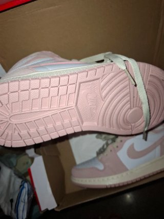 Zapatillas Nike Air Jordan  rosa y beig
