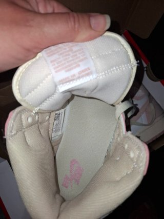 Zapatillas Nike Air Jordan  rosa y beig