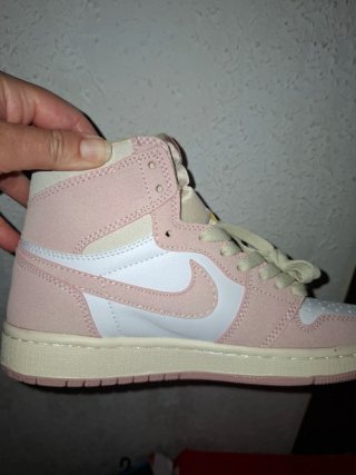 Zapatillas Nike Air Jordan  rosa y beig