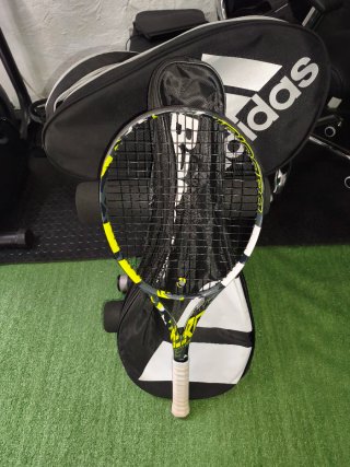 Raqueta Babolat  carlo Alcaraz y macuto adidas