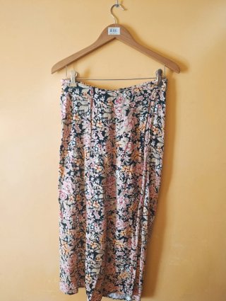 Falda Stradivarius Estampada Talla M