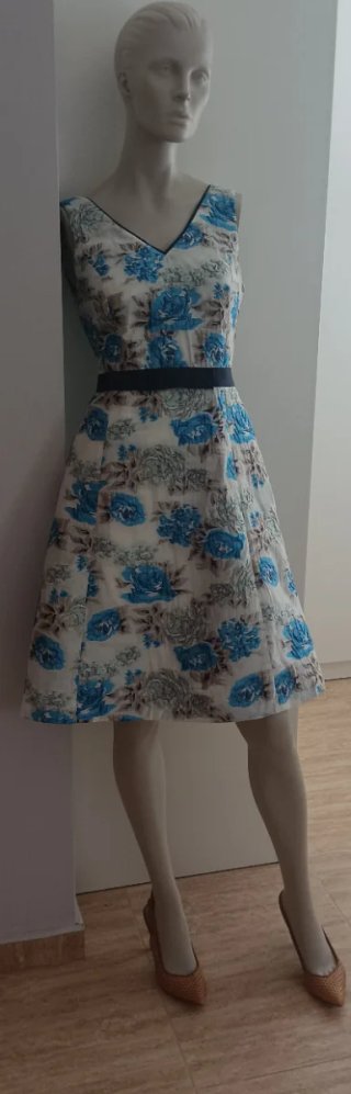 Vestido floral azul y blanco
