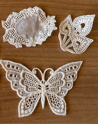 Lote apliques de encaje y bordados, 29 piezas
