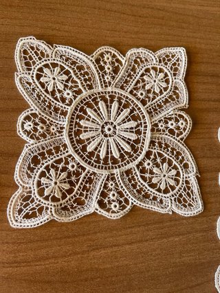 Lote apliques de encaje y bordados, 29 piezas