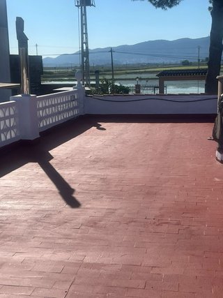 Chalet en venta , con agua , luz y piscina