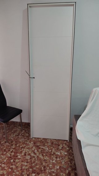 Puerta interior blanca moderna