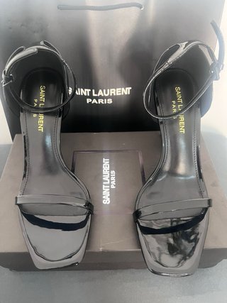 Tacones Saint Laurent Negros y Dorados