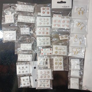El par  de pendientes de plata a elegir