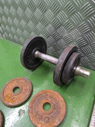 Pesas y barras de gimnasio