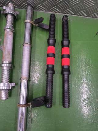Pesas y barras de gimnasio