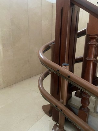 Silla salvaescaleras eléctrica beige