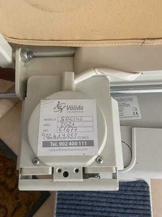 Silla salvaescaleras eléctrica beige