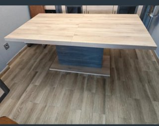 Mesa de comedor/salón de madera