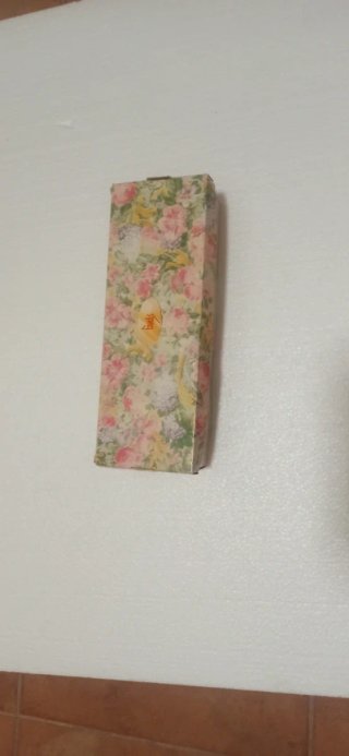 Muñeca de porcelana con vestido