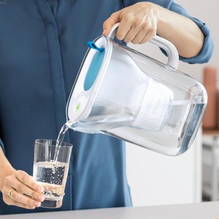 Filtro acqua BRITA sostenibile con design moderno