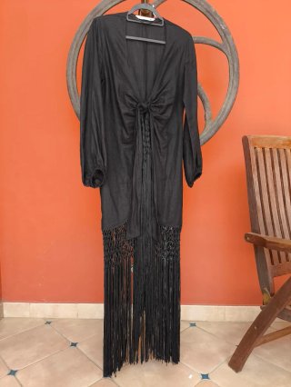Vestido de lino negro de flecos de seda y nudo