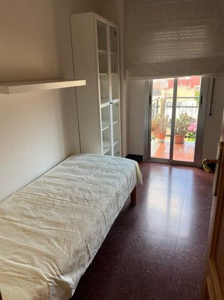 Se alquila una habitación para una chica