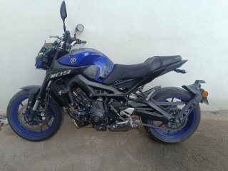 Yamaha MT-09 Naked Azul y Negra