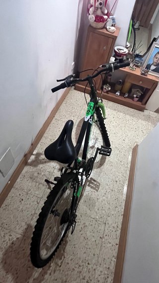 Bicicleta Montaña Negra y Verde