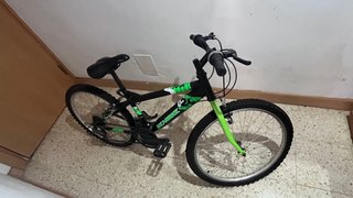 Bicicleta Montaña Negra y Verde