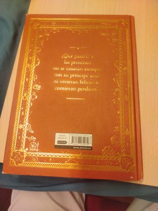 Princesas al poder 15 cuentos clásicos actualiz...