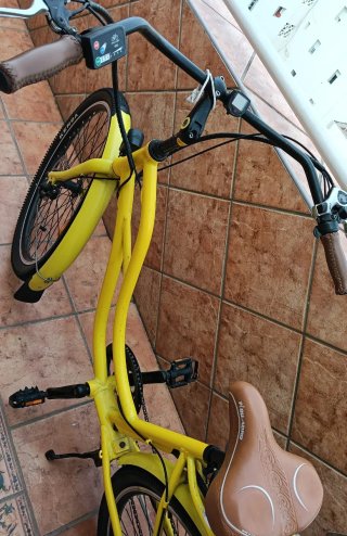 Bicicleta Eléctrica Urbana Amarilla
