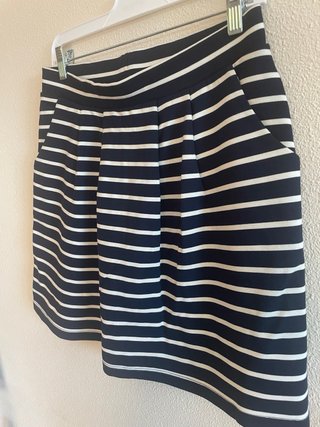 Falda de rayas azul y blanco