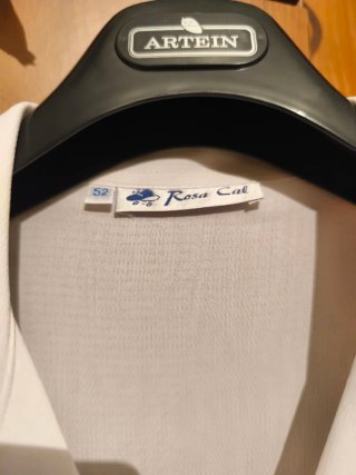 Blusa blanca elegante mujer