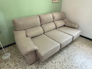 Sofá de 3 plazas tela color tierra.