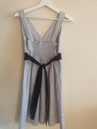 Vestido de rayas azul y blanco
