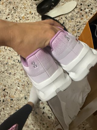 ON Running Scarpe Rosa/Bianche Nuove