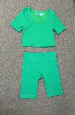 Conjunto deportivo verde talla S