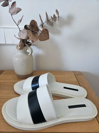 Sandalias Zara T37 Blancas y Negras