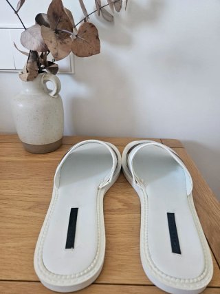Sandalias Zara T37 Blancas y Negras